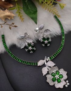 Ladies Brass Flower Design Necklace Set
