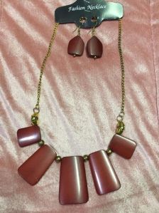 Polished Resin Necklace Set, Specialities : Unique Designs, Shiny Look, Perfect Shape, Good Quality