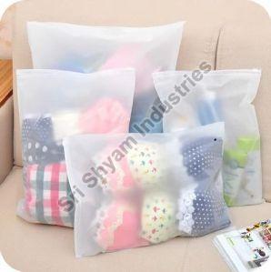 Transparent PVC Plain Travel Zipper Bags, For Food Packaging, Shopping, Size : Customised